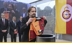 Kadıköy’de Kupa Kaldıran El Vedasını Verdi: Ayhan Akman Galatasaray’a Veda Etti