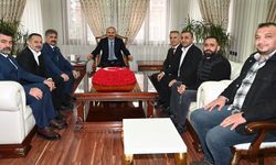 Minibüsçüler Odası’nın Yeni Yönetimi Vali Canalp’i Ziyaret Etti: Batman Ulaşımında Mehmet Tekin Dönemi