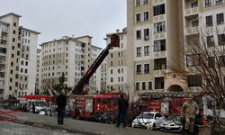 Batman’da 10 Katlı Binada Çıkan Yangın'da 21 Kişi Hastaneye Kaldırıldı