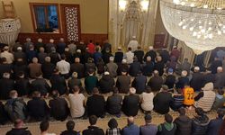 BATMAN’DA RAMAZAN SEVİNCİ: Binlerce Vatandaş İlk Teravih İçin Saf Tuttu