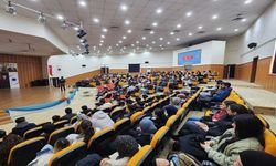 Batman Üniversitesi’nde Gençler Zehir Tacirlerine Karşı Bilinçleniyor