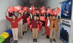 Sason’da İstiklal Coşkusu: Yarıyıl Sonrası İlk Ders "Bayrak Sevgisi" Oldu