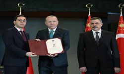 Gercüş Kaymakamı Muhammet Öztaş Ödülünü Cumhurbaşkanı Erdoğan’dan Aldı