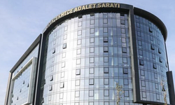 Küçükçekmece Adliye Koridorlarında Tansiyon Yükseldi: Öfkeli Avukat Hakime Saldırmaya Çalıştı!