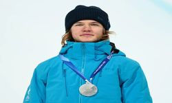 2026 Kış Olimpiyatlarında Henry Sildaru Küllerinden Doğdu, Gümüşü Kaptı