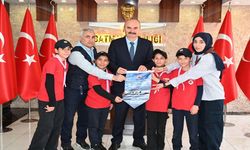 Vali Canalp, Minik İzcileri ve Zeynelbey Spor Kulübü’nü Ağırladı