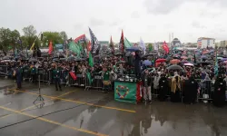 İran'a Destek İçin Gülistan Caddesi'nde Kitlesel Buluşma