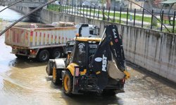 İluh Deresi'nde Tonlarca Moloz ve Atık İş Makineleriyle Temizlendi