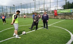 Batman Üniversitesi'nde 11 Takım Sahaya İndi, İlk Vuruş Rektörden