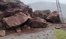 Sason'da Heyelan Nedeniyle Yol Trafiğe Kapatıldı