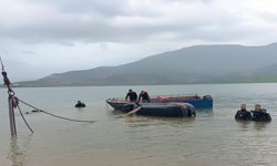 Siirt'te Çaya Düşen Otomobil Ekiplerce Kurtarıldı
