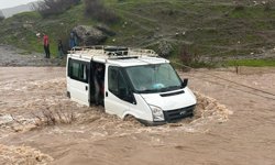 Siirt'te Hastaneye Yetiştirilmeye Çalışılan Kadın Derede Mahsur Kalan Araçta Can Verdi
