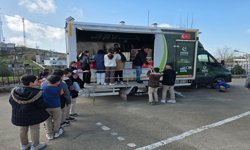 Hayrat İnsani Yardım Okullarda Paylaşmayı Öğretiyor