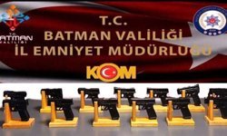 Durdurulan İki Araçtan 13 Kaçak Tabanca Çıktı