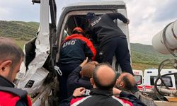 Beton Mikseri Bariyerlere Çarptı, Sürücü Ağır Yaralı