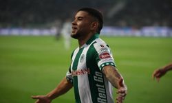 Konyasporlu Pedrinho Kırmızı-Beyaz Formayı Giyiyor
