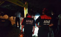 Siirt'te Çayda Mahsur Kalan Genç Ekskavatörle Kurtarıldı