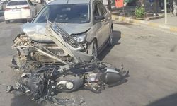 Korik Caddesi'nde Otomobil ile Motosiklet Çarpıştı: 1 Ağır Yaralı