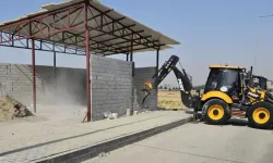 Batman Belediyesi Ruhsatsız İş Yerini Yıktı