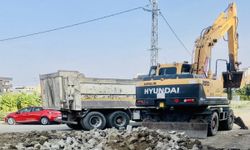 Batman'da Yağışa Göre Yol Çalışmaları Sürüyor