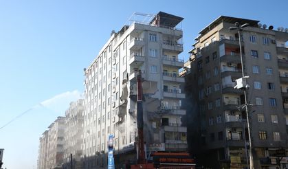 Diyarbakır'da çökme tehlikesi bulunan 9 katlı binanın yıkımına başlandı