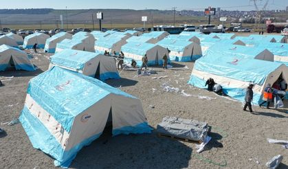 Diyarbakır'da Mehmetçik ve gönüllüler depremzedeler için 4 bin 200 çadır kuruyor