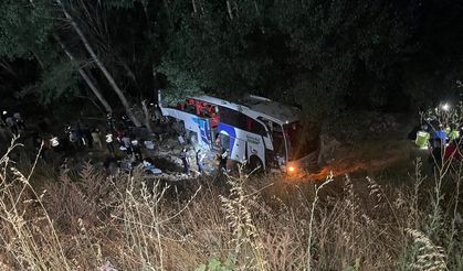 YOZGAT - Yolcu otobüs şarampole devrildi, 11 kişi hayatını kaybetti, 20 kişi yaralandı