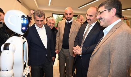 Vali Canalp, Eğitim Robotlarının Tanıtım Etkinliğine Katıldı