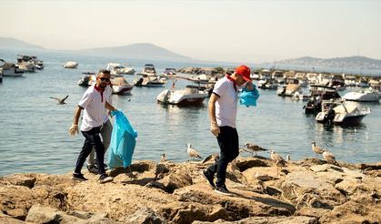 Aras Kargo çalışanları, Suadiye Sahili'nde kıyıları temizledi