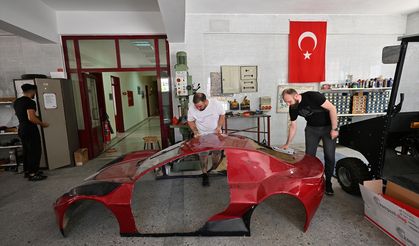 Yapay zeka destekli elektrikli araç 'Hilal' ile TEKNOFEST'te derece peşindeler