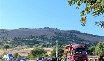 Diyarbakır'da devrilen tırın sürücüsü yaralandı