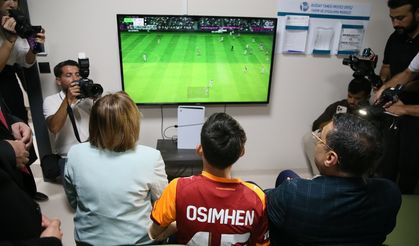 Kol protezine kavuşan Mehmet Efe, konsolla oyun oynama hayalini gerçekleştirdi