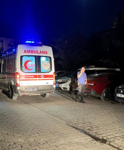 Siirt'te polis lojmanında çıkan yangında 13 kişi dumandan etkilendi