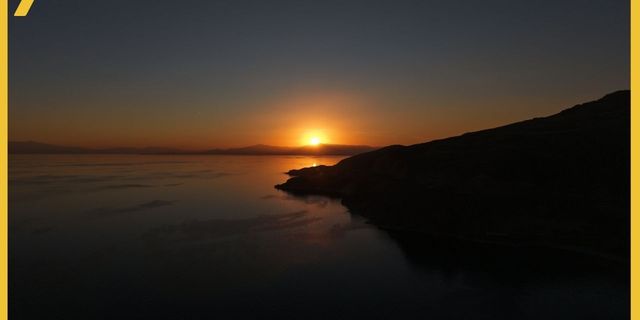 Van Gölü Kızıla Büründü