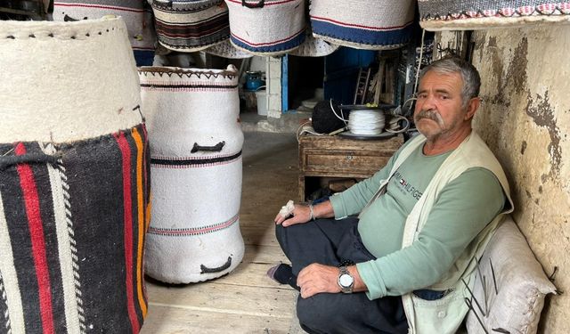 Ergani'de 42 yıllık semer ustası