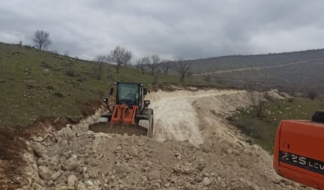 Hasankeyf'te Yolüstü Köyüne Bağlı Çatalsu Mezrasında Yol Yapımı Tamamlandı