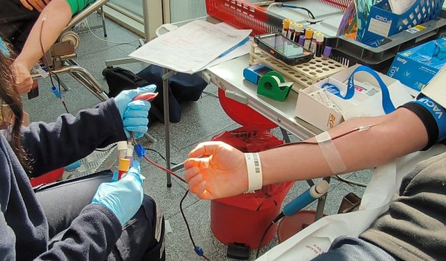 Siirt'te sağlık çalışanlarından Kızılay'a kan bağışı