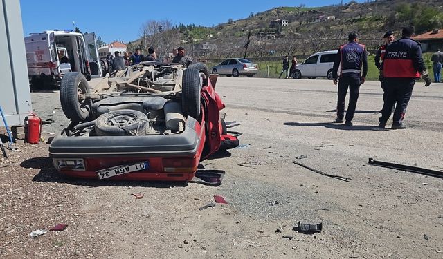 Adıyaman'da iki otomobilin çarpıştığı kazada 1 kişi öldü, 6 kişi yaralandı