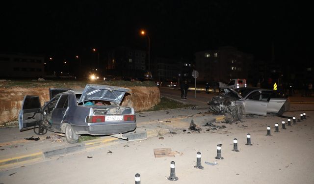 Gaziantep'te İki Otomobil Çarpıştı: 7 Yaralı, 1'i Çocuk Ağır