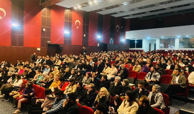 Mardin'de sağlık çalışanları tiyatro etkinliğine katıldı
