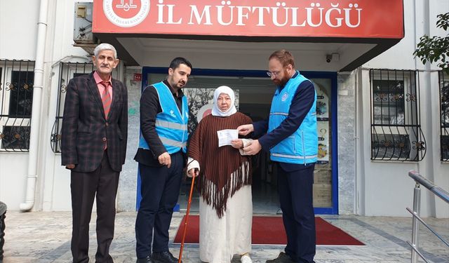 Siirt'te 85 yaşındaki kadın "kefen parasını" Gazze'ye bağışladı