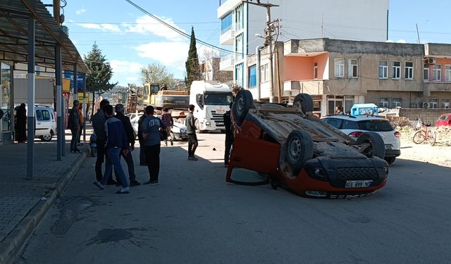 Adıyaman'da iki otomobilin çarpıştığı kazada 2 kişi yaralandı