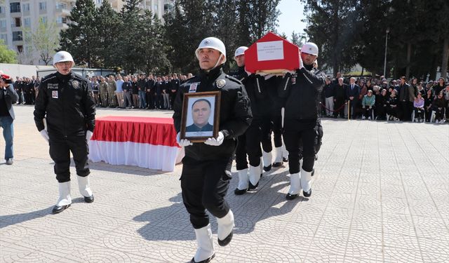 Kilis'te kalp krizi sonucu ölen polis memurunun cenazesi törenle memleketine uğurlandı
