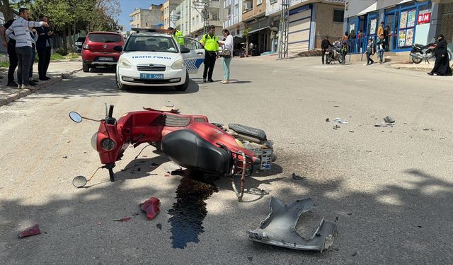 Kilis'te otomobille çarpışan motosikletin sürücüsü yaralandı