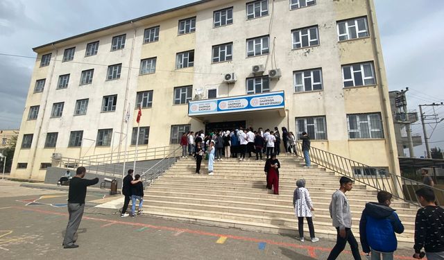 Midyat'ta ilköğretim ve ortaöğretim kurumları bursluluk sınavı yapıldı