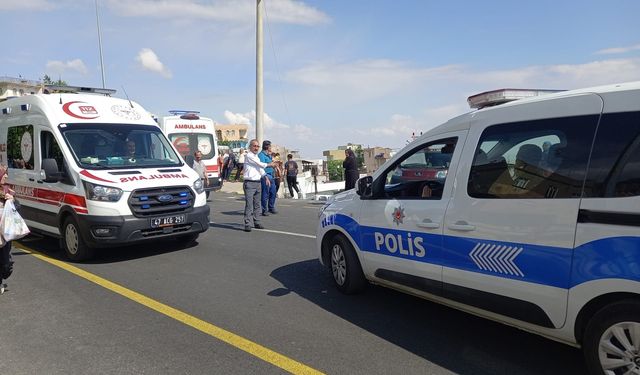Mardin'de otomobil ile motosikletin çarpıştığı kazada 2 kişi yaralandı
