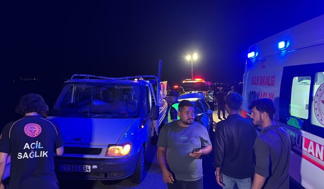 Adıyaman'da kamyonetle otomobilin çarpıştığı kazada 6 kişi yaralandı