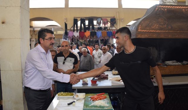 AK Parti Batman Milletvekili Ferhat Nasıroğlu, Hasankeyf'te vatandaşlarla görüştü