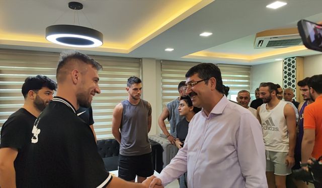 AK Parti Batman Milletvekili Nasıroğlu Batman Petrolspor AŞ'yi ziyaret etti