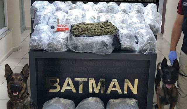 Batman'da Bir Araçta 81 Kilo 124 Gram Uyuşturucu Ele Geçirildi